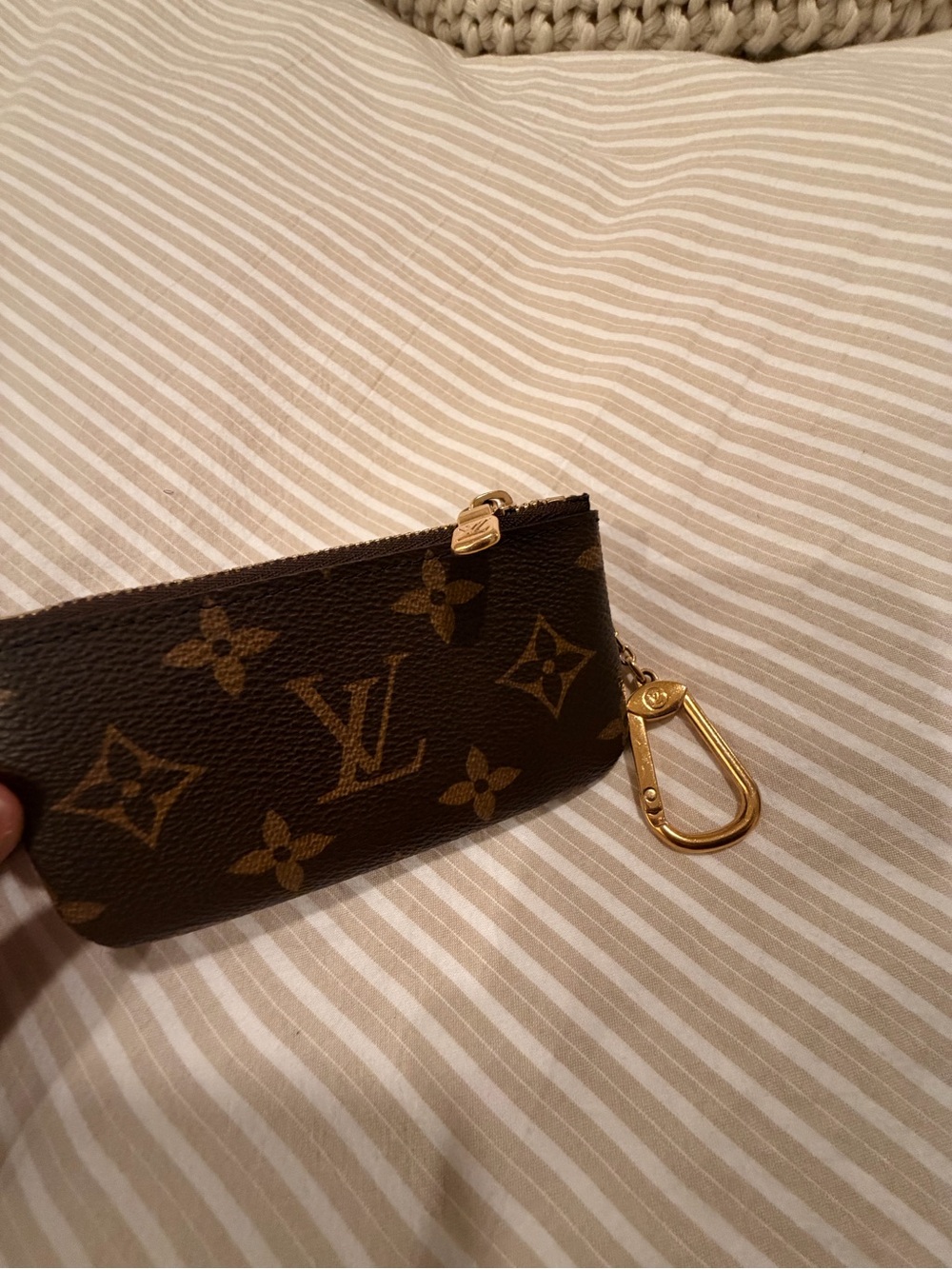 Louis Vuitton Monogram Key Pouch. - Picture 5 of 8